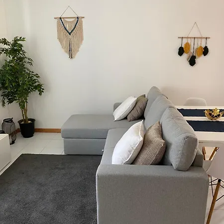 Lovely And Cozy Quiaios 1 Bed Daire